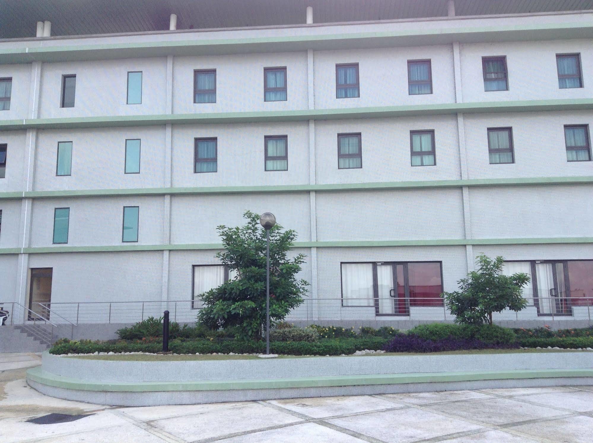 Palm Club Hotel Abidjan Exterior photo