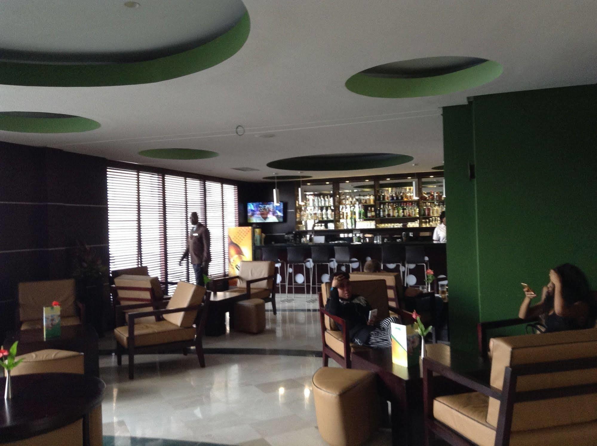 Palm Club Hotel Abidjan Exterior photo
